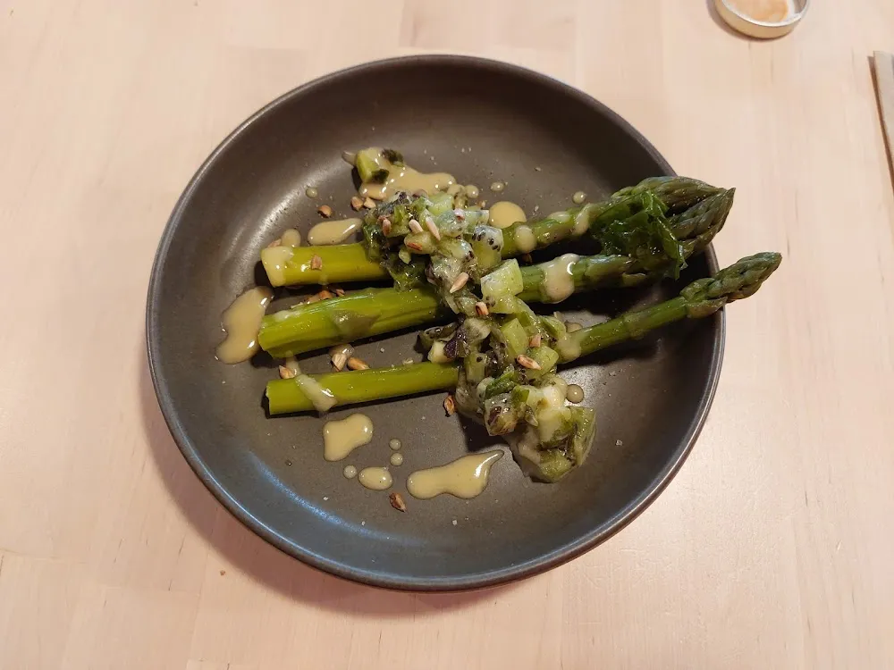 Asperges Vertes Du Saulou Sauce Kiwi-miel